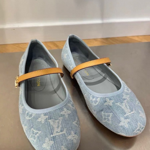 Louis Vuitton Blue Denim Flats with Tan Strap - Picture 2 of 6
